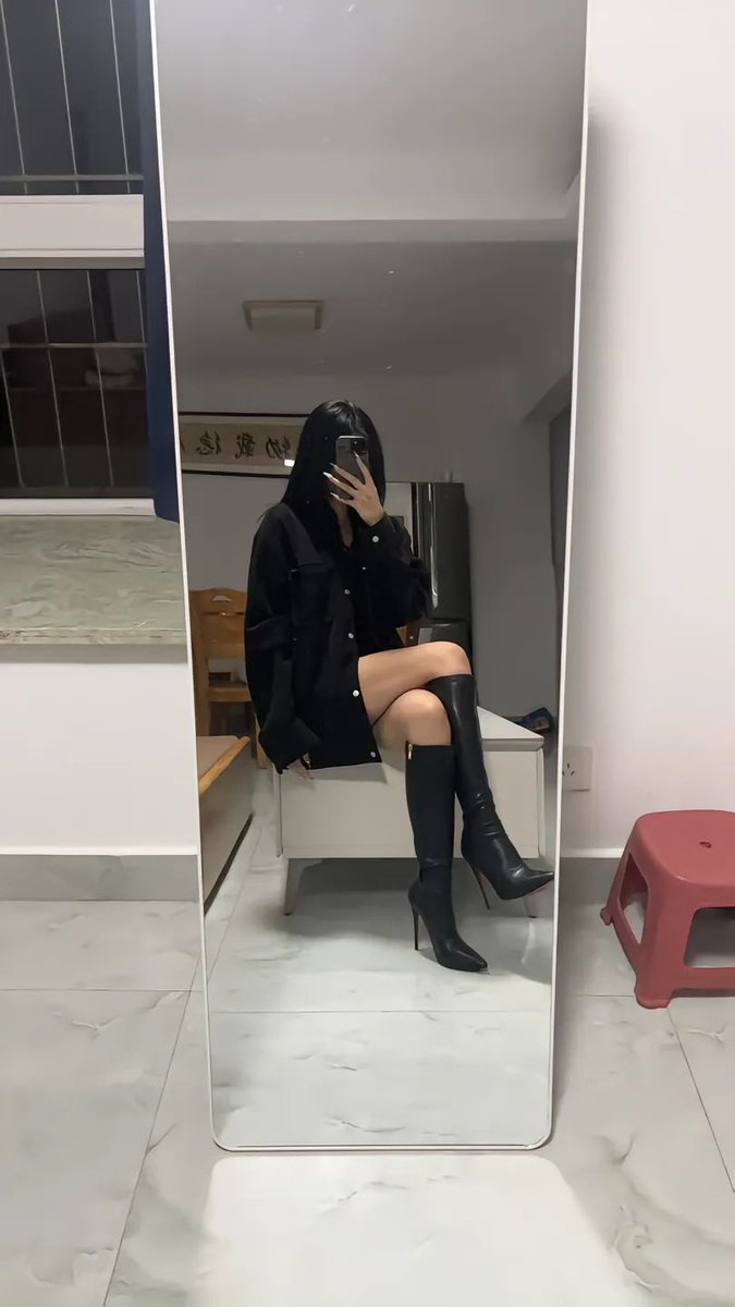 YYwanfu's tweet photo. 网上你叫我阿姨我不挑你理，见了面你该叫我什么 #御姐 #高跟靴 #高跟鞋 #高跟控 https://t.co/BTwbYaHtmY
