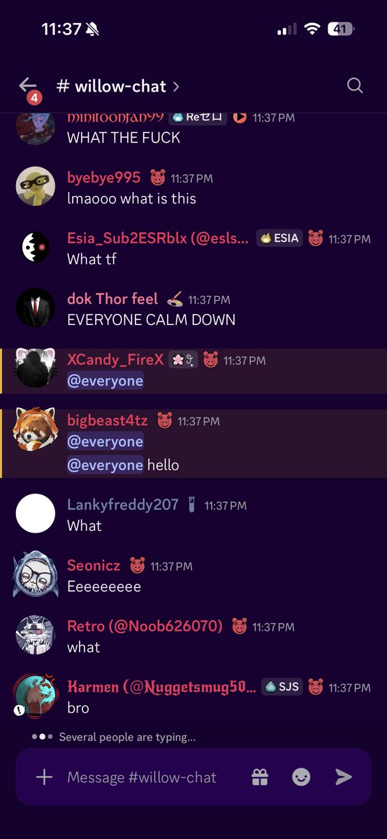 ParaToon's tweet photo. @MiniToonfan99 watching my server fall yet again 💔💔💔 https://t.co/dzRWVqYtoh