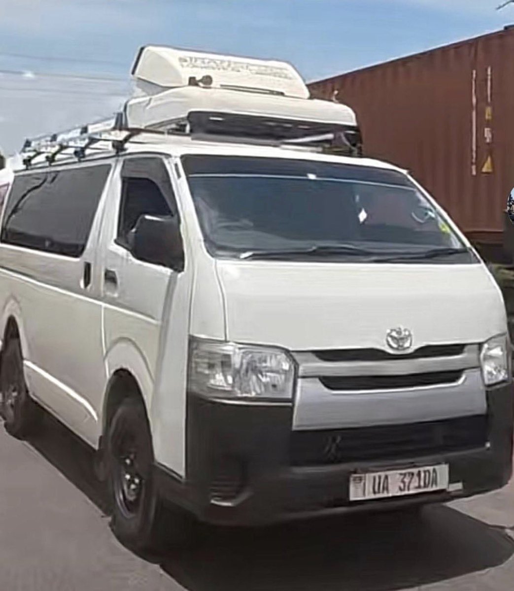 safetywatch_ug's tweet photo. This driver should be apprehended and penalized for reckless driving @PoliceUg @M_Kananura https://t.co/02k4uEW1Ga