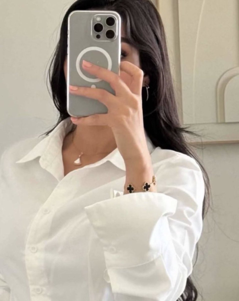 noor_ota_'s tweet photo. صباح الخير 🌹

من وجهة نظرك الحب عن طريق وسائل التواصل حب صادق..ام كاذب ..؟؟😊🌸 https://t.co/S7C2BugsRj