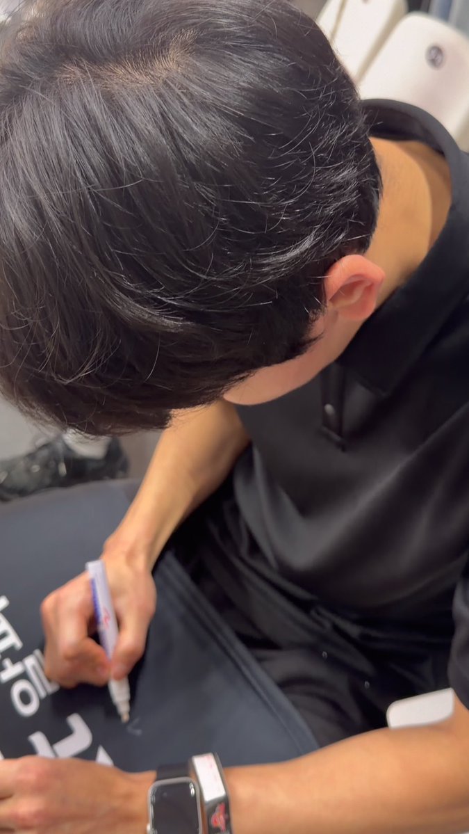 S217qx's tweet photo. 개막이 다가온다… 🫰🏻💕 https://t.co/QPfRUnS4HC