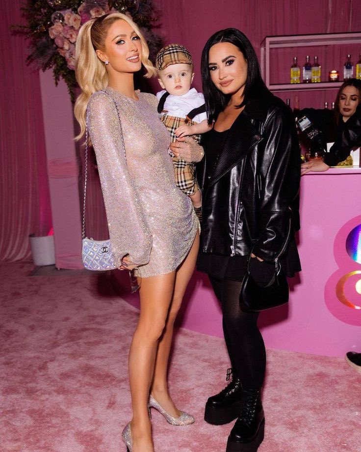 demi_glow's tweet photo. demi and paris throughout the years 
a thread — https://t.co/JyhpsEqaGJ