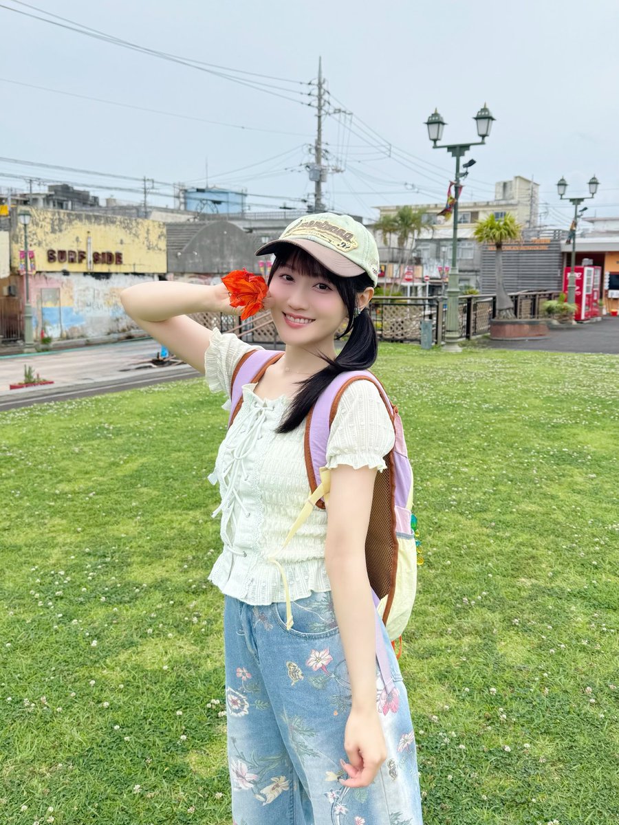 OY_A_Official's tweet photo. 🌺─────────────🏝️
　　　  #小倉唯 最新写真集
　　　　　『#ゆいま〜る』
　      オリコン週間ランキング
　　　第3位にランクイン🎖️
🏝️─────────────🌺

㊗️小倉唯 写真集「ゆいま〜る」が
オリコン週間ランキング 第3位にランクインしました🎉✨

たくさんの方にお手に取っていただき、
本当にありがとうございます📚

引き続き「ゆいま〜る」を
たくさん楽しんでくださいね🏝️♡