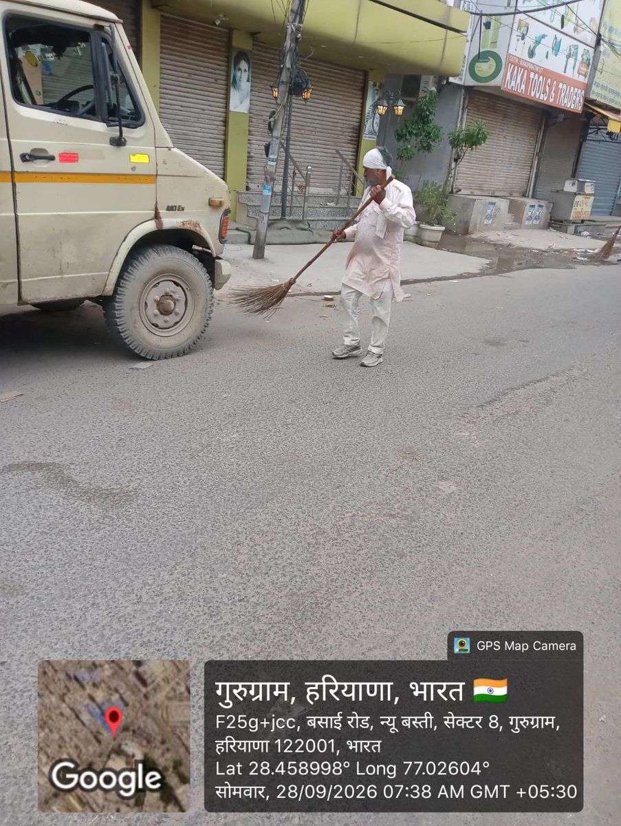 MunCorpGurugram's tweet photo. Morning sweeping and sanitation efforts by Team MCG continue across city roads, keeping everyday public spaces clean, orderly and ready for the day ahead.

#MCG #TeamMCG #SwachhGurugram #CleanGurugram #StreetCleaning #RoadCleaning #SanitationDrive #OnGroundAction #CleanerRoads #BetterGurugram #Gurugram

@MoHUA_India @YTKDIndia @SwachhBharatGov @SwachhBharat @MoHUA_India @MoJSDDWS @cmohry @NayabSainiBJP @Rao_InderjitS @VipulGoelBJP @csharyana @DiprHaryana @PradeepIAS_HR @OfficialGMDA @CPCB_OFFICIAL @CAQM_Official