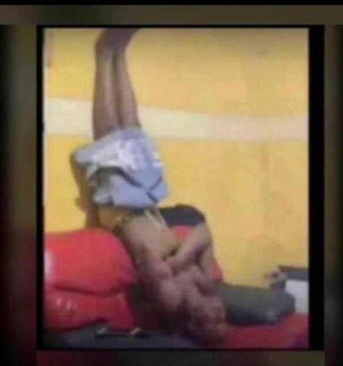 Utd_elly's tweet photo. I dey call my nysc plug, him no pick. 
Make I pack boys go find am for morning. Him go tell me if na Kebbi I tell am say I wan go 😡 https://t.co/Gtsk32q0JS