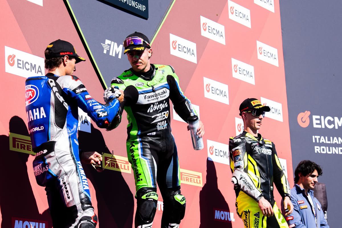 accossato's tweet photo. 🏆 TWO RACES. TWO WINS. ACCOSSATO ON BOARD! 🔥
Jeremy Alcoba &amp; Puccetti Kawasaki conquer Cremona WorldSSP! 🇮🇹

Winning technology:
🔴 Accossato Brake Master Cylinder
🔴 Remote Brake Adjuster
🔴 Accossato Clutch Control

Born to race. Built to win! 🏁
#AccossatoRacing #WorldSSP https://t.co/dUriSnDbSJ