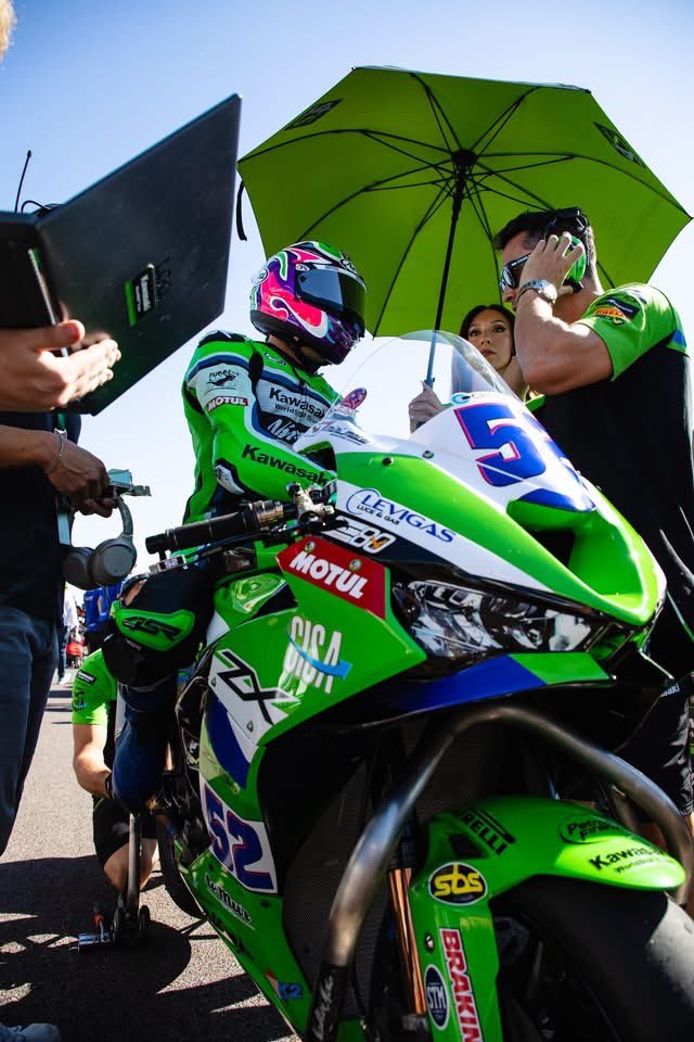 accossato's tweet photo. 🏆 TWO RACES. TWO WINS. ACCOSSATO ON BOARD! 🔥
Jeremy Alcoba &amp; Puccetti Kawasaki conquer Cremona WorldSSP! 🇮🇹

Winning technology:
🔴 Accossato Brake Master Cylinder
🔴 Remote Brake Adjuster
🔴 Accossato Clutch Control

Born to race. Built to win! 🏁
#AccossatoRacing #WorldSSP https://t.co/dUriSnDbSJ