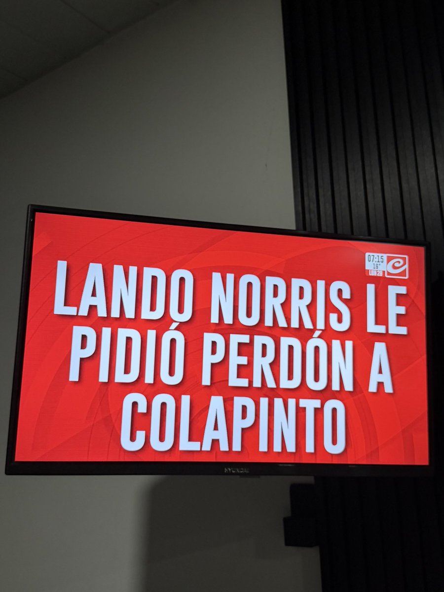 piquitodelando's tweet photo. JAJAJAJA TE AMO CRONICA https://t.co/SNZu4oaitI