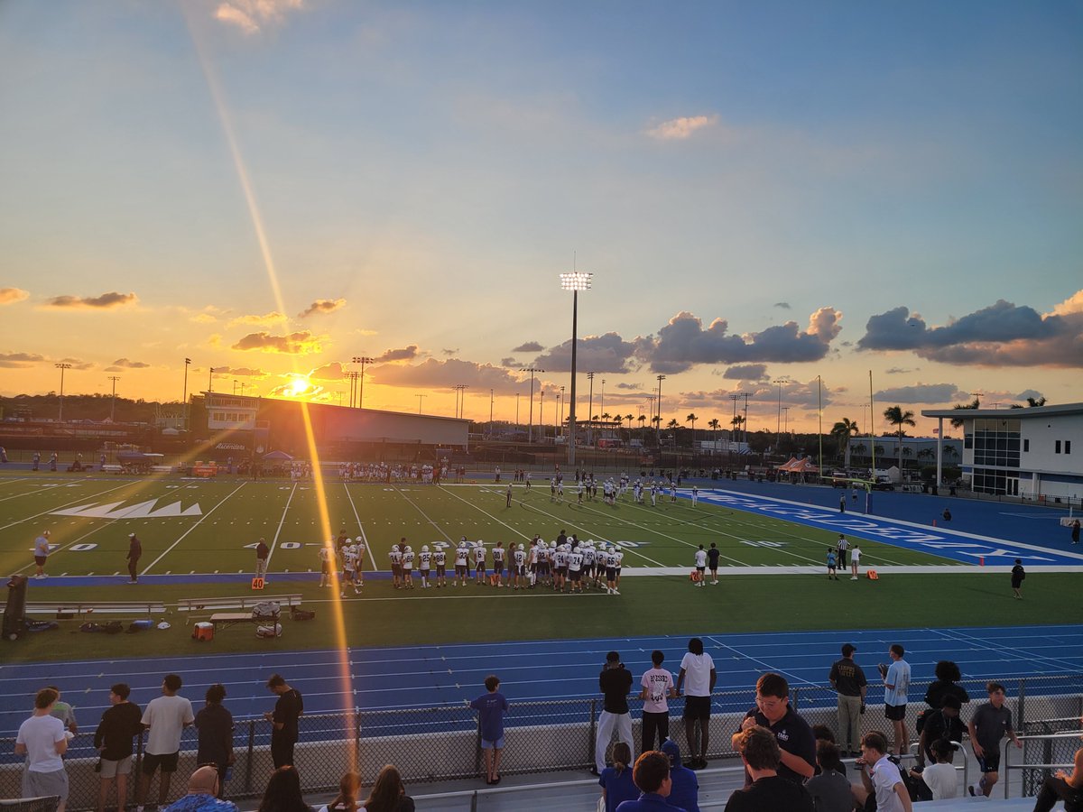 MagnusJPark's tweet photo. Had a blast and grateful to be on the field #QBmagnus #MagnusQB #highschoolfootball #football https://t.co/Zh8dbqG4fr