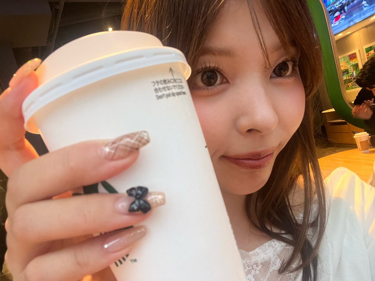rano__yuna's tweet photo. 渋谷って立ちスタイルのスタバがあるんだね~びっくりした😦

#jgirl #jjad2027 #国民的彼女 https://t.co/kPuoM8rxhy