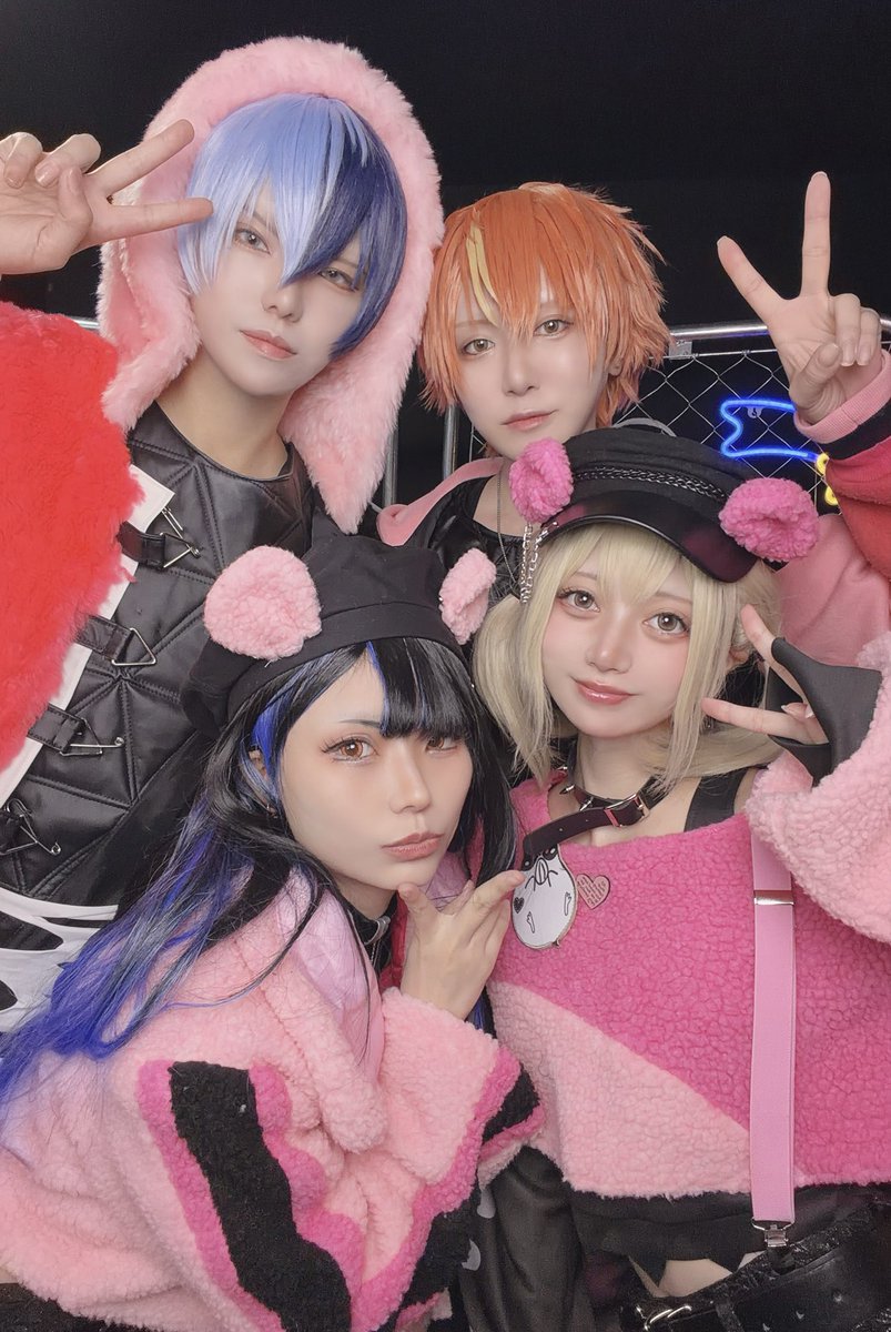 himekoto_9's tweet photo. prsk始めてからずっと念願だったビトイタ併せしてもらいました🥹💓
前やった時は1人だったけどやっぱりみんな揃ってるとかわいくて幸せだった。。。😭🙏💞
#prsk_cos https://t.co/HZUbx7LidM