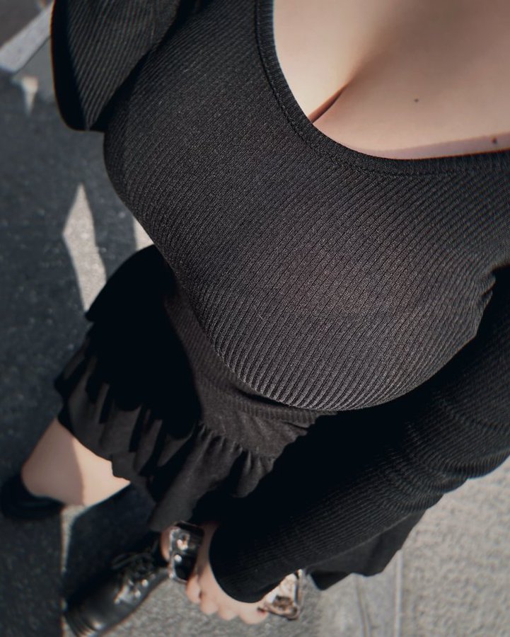 Sadieti0c's tweet photo. 我发现直接用手摩擦阴蒂很难有快感，但是隔着内裤反复摩擦却感觉超级爽 #反差 #母狗 #女大 https://t.co/5Us87AwlD7