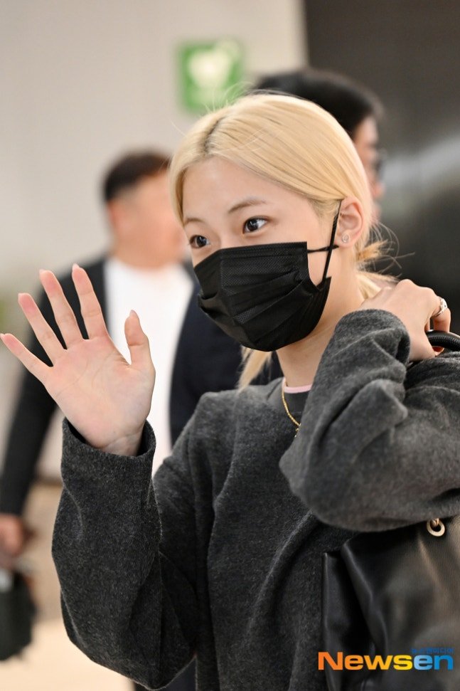 ruruzteam's tweet photo. @kawairukapapers [📰] 260928 - NEW NAVER ARTICLES ABOUT RUKA

Please react, recommend &amp; share!

🎯: 30 REACTIONS

🔗 https://t.co/T6CPZlVMD1
🔗 https://t.co/1AVHO2p2t4
🔗 https://t.co/dZXsfibRWf
🔗 https://t.co/G6t9McXInK

베이비몬스터 루카 #RUKA #루카 #KAWAIRUKA
#베이비몬스터루카 #BABYMONSTER https://t.co/8CbGWGVuD8