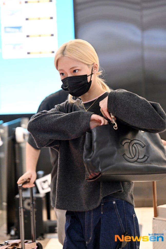 ruruzteam's tweet photo. @kawairukapapers [📰] 260928 - NEW NAVER ARTICLES ABOUT RUKA

Please react, recommend &amp; share!

🎯: 30 REACTIONS

🔗 https://t.co/T6CPZlVMD1
🔗 https://t.co/1AVHO2p2t4
🔗 https://t.co/dZXsfibRWf
🔗 https://t.co/G6t9McXInK

베이비몬스터 루카 #RUKA #루카 #KAWAIRUKA
#베이비몬스터루카 #BABYMONSTER https://t.co/8CbGWGVuD8