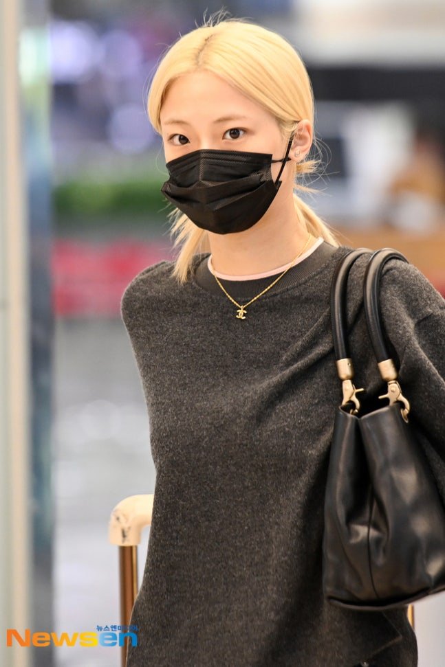 ruruzteam's tweet photo. @kawairukapapers [📰] 260928 - NEW NAVER ARTICLES ABOUT RUKA

Please react, recommend &amp; share!

🎯: 30 REACTIONS

🔗 https://t.co/T6CPZlVMD1
🔗 https://t.co/1AVHO2p2t4
🔗 https://t.co/dZXsfibRWf
🔗 https://t.co/G6t9McXInK

베이비몬스터 루카 #RUKA #루카 #KAWAIRUKA
#베이비몬스터루카 #BABYMONSTER https://t.co/8CbGWGVuD8