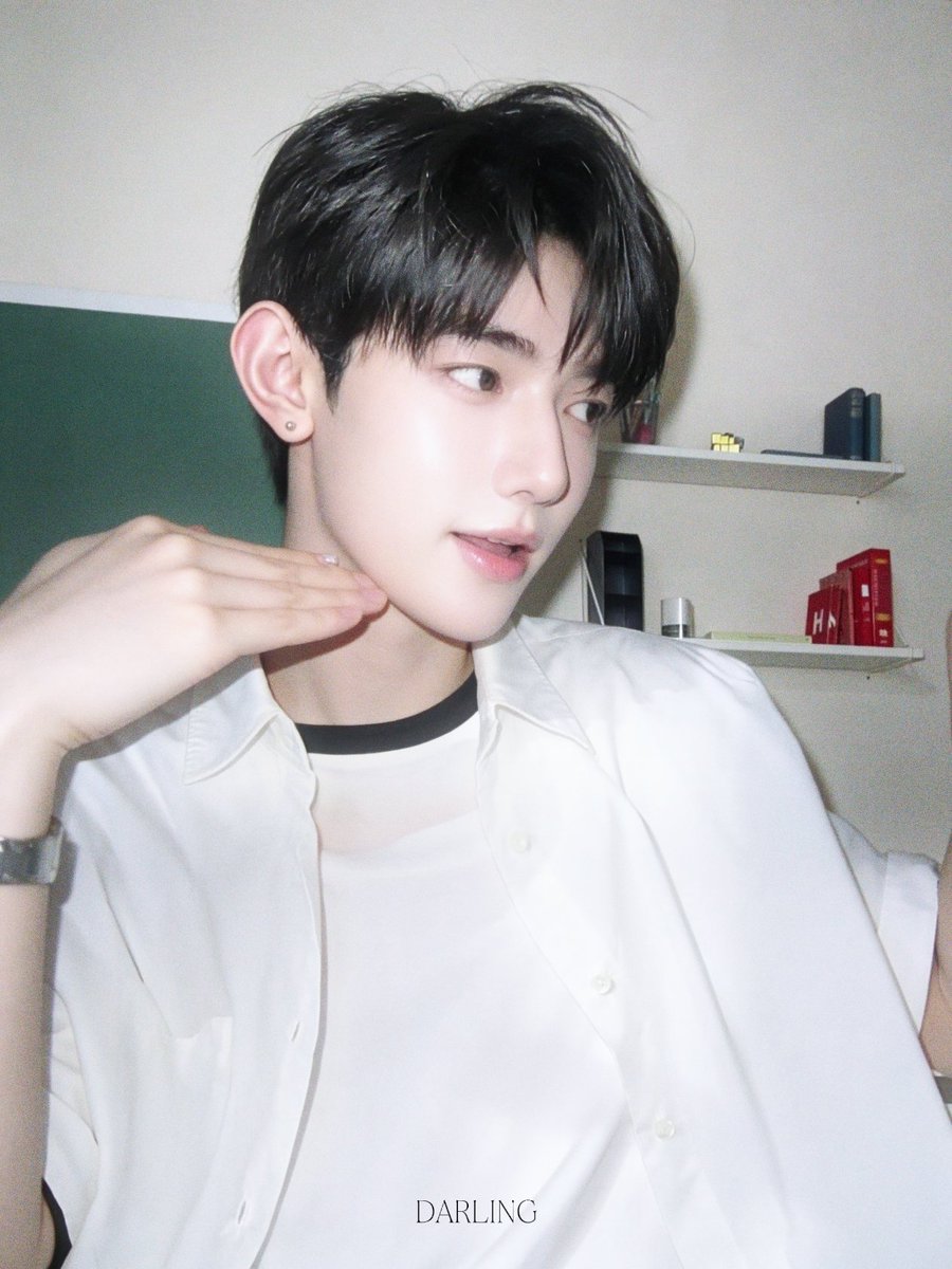 HAODARLING5's tweet photo. 검은 머리가 너무 귀엽고 귀여워요! ! !🥹🫳🏻🫳🏻 https://t.co/vt9cg9Mdhy