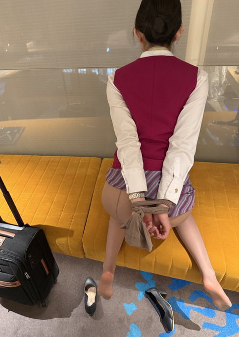 afsJapinhaaa's tweet photo. 95后空乘，我潜水挺久，��近有点不太安分索性出来透个气😳
会聊天，也懂成年人那些没说出口的小心思。
人生苦短，随性一点文明交友！胆大的靠近！ https://t.co/gDGN7Qo8SI