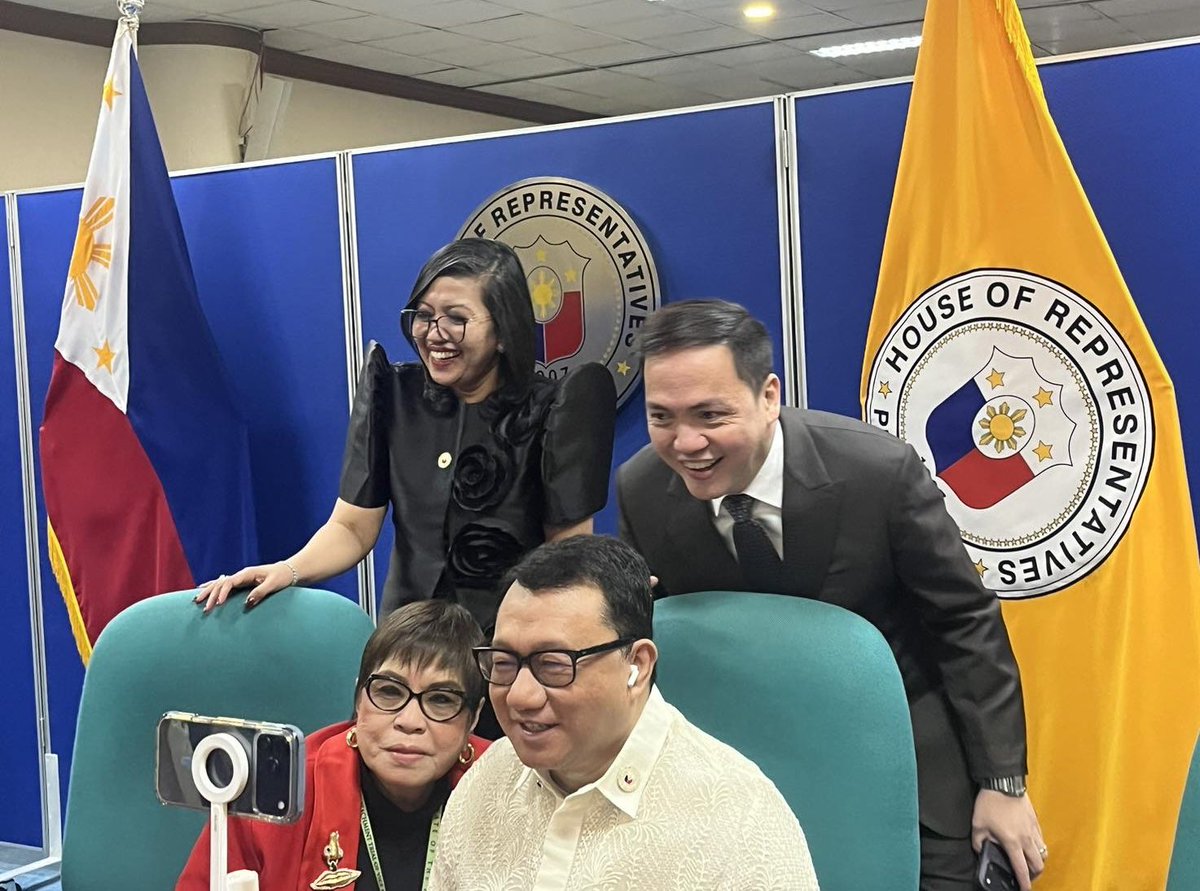 v_ligutan's tweet photo. Ready for group picture, your honors! https://t.co/dz98LKQKTm