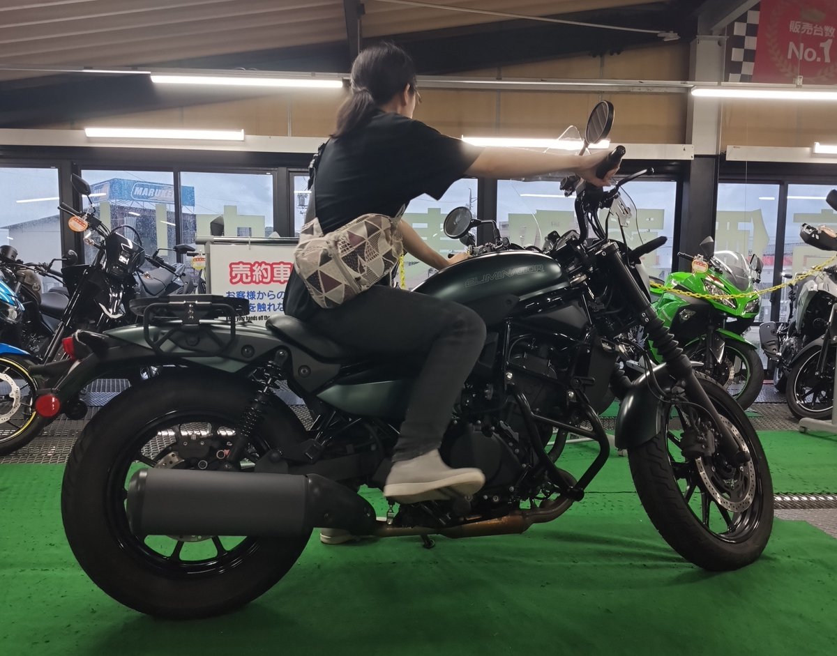 EwinbeeK's tweet photo. 嫁さんの新しいバイク
エリミネーター400SEを
契約してきました🏍
色は俺も嫁さんも一目で
気に入ったグリーン&amp;ブラック。
10月下旬に納車予定なので
今から楽しみだね😊
バイクの模型コレクションも
Z400FXが加わって5台になったよ😌 https://t.co/Pwa8OecRsK