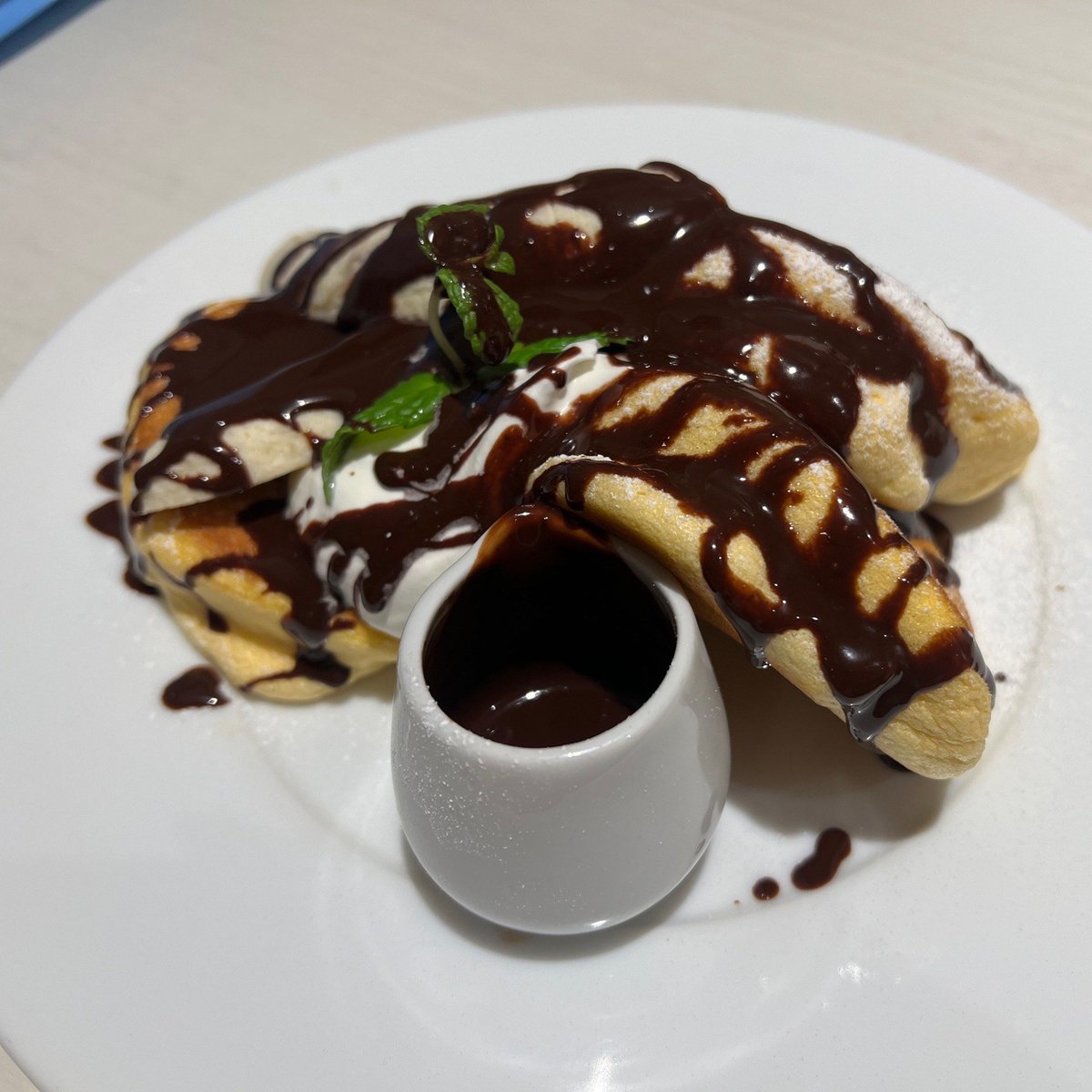 MaximaSadix8y's tweet photo. Hoy almorcé unas deliciosas tortitas de plátano con miel y café caliente, un momento perfecto para disfrutar la maana! https://t.co/9YUIPijqgs