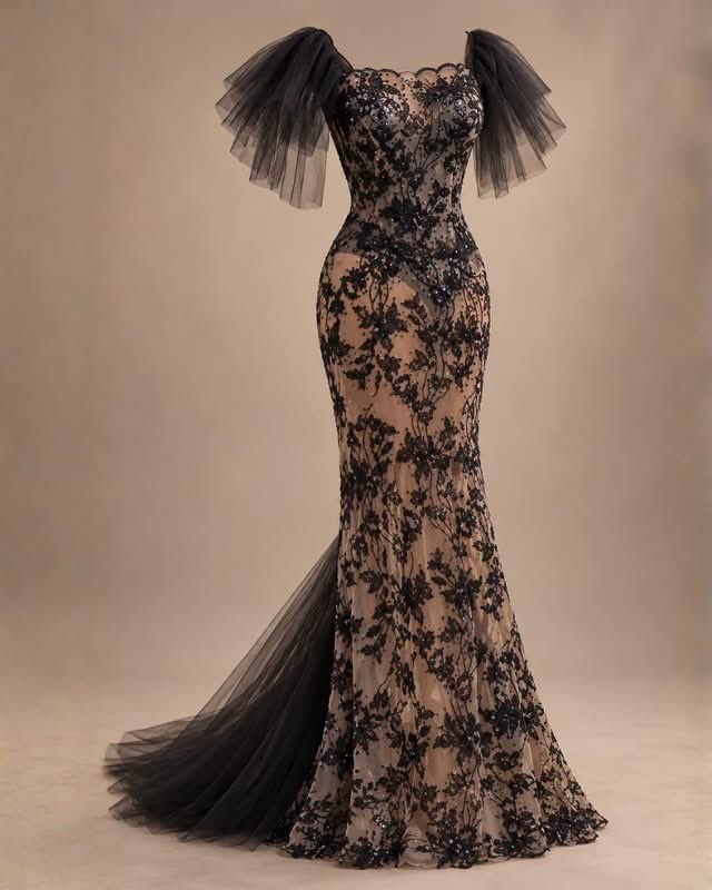 Raulgutierrez's tweet photo. ¿Estaban con el pendiente de quién habría sido el diseñador del despampanante vestido de Mariana Ochoa durante la gala de este domingo? 👀✨

Pues respiren, que aquí tenemos el dato… ¡el encargado del diseño fue nada más y nada menos que Gustavo Matta! 😏👏

Y por si el nombre les suena conocido, Gustavo ha diseñado vestuarios para RBD, Paulina Rubio, Belinda, Gloria Trevi, Alejandra Guzmán, Ana Bárbara, Yuri y muchas estrellas más. 🌟👗

Pero ojo 👀, porque también fue el responsable de crear para Thalía aquel icónico vestido de las guitarras. 🎸🔥

Así que ya saben… detrás de ese vestido de Mariana había bastante oficio y no precisamente una aguja cualquiera. ✨