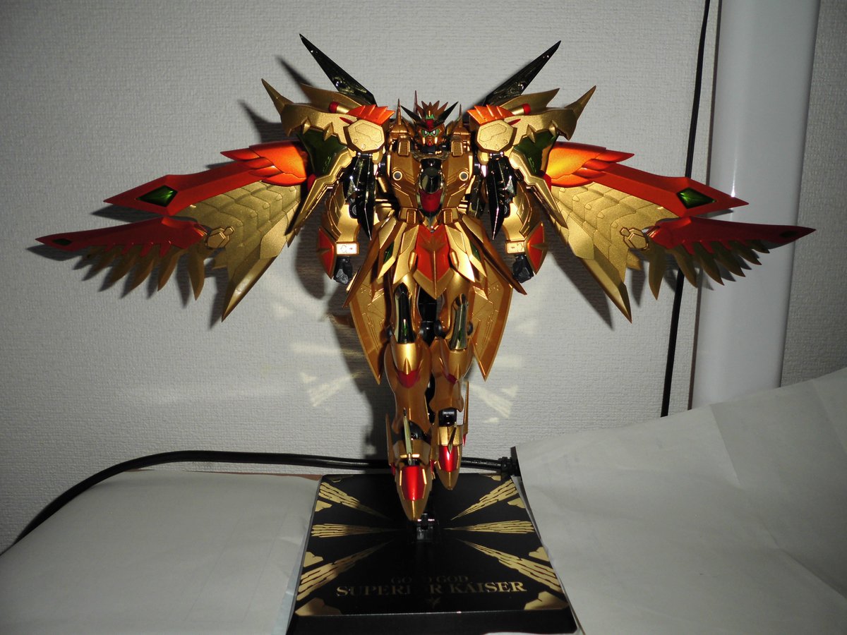 ibubu336490's tweet photo. 昔、知人にこのガンダムのプラモデルをもらったんだけど、これってどのぐらいの価値があるの？
名前が確か、スペリオルカイザー　だった気がする。
誰か教えて。
#スペリオルカイザー　#ガンダム　#ガンプラ　#プラモデル　#SDガンダム https://t.co/ZGo1Zesb0l