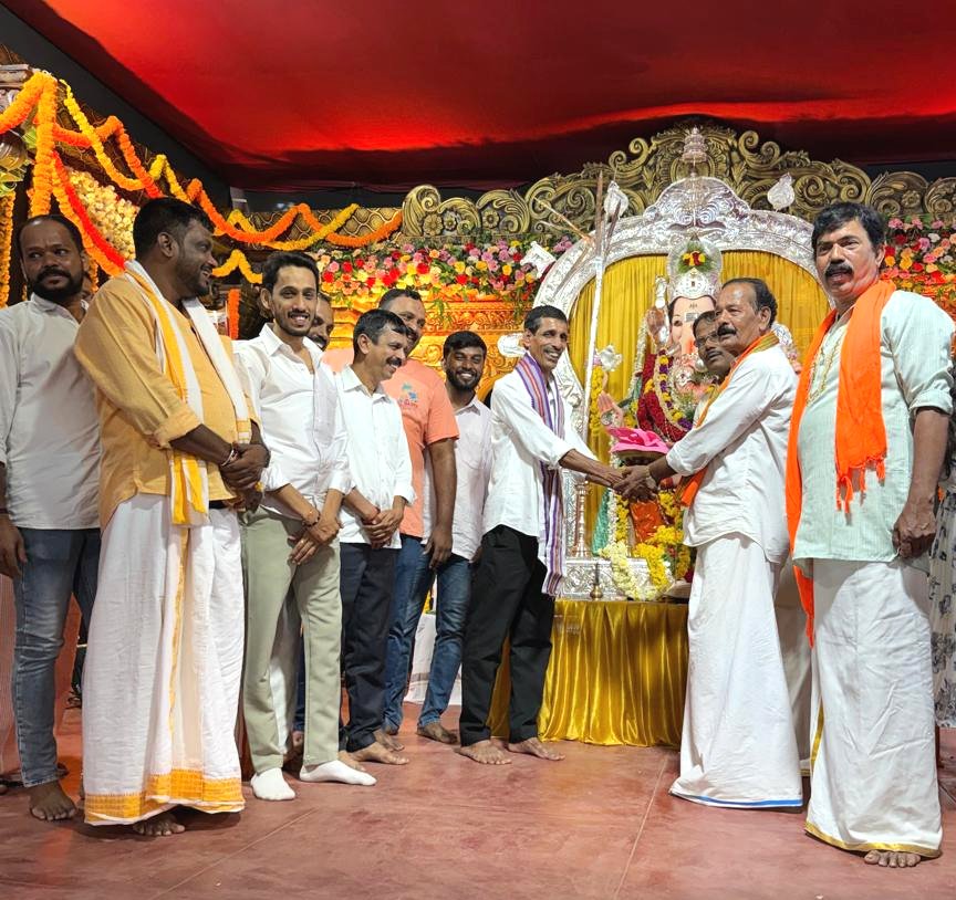 KulaiPushparaj's tweet photo. ಸಾರ್ವಜನಿಕ ಶ್ರೀ ಗಣೇಶೋತ್ಸವ ಸಮಿತಿ (ರಿ) ಕುಳಾಯಿ ಇದರ ಸಮಿತಿಗೆ ಪ್ರತಿ ವರ್ಷದಂತೆ ಪ್ರಸಾದ ವಿತರಿಸುವ ಕೈಚಿಲ ವನ್ನು ಕುಳಾಯಿ ಫೈಂಡ್ಸ್ ಕುಳಾಯಿ (1986) ಸಂಸ್ಧೆಯ ವತಿಯಿಂದ ನೀಡಲಾಯಿತು. https://t.co/prDLBsmfaf