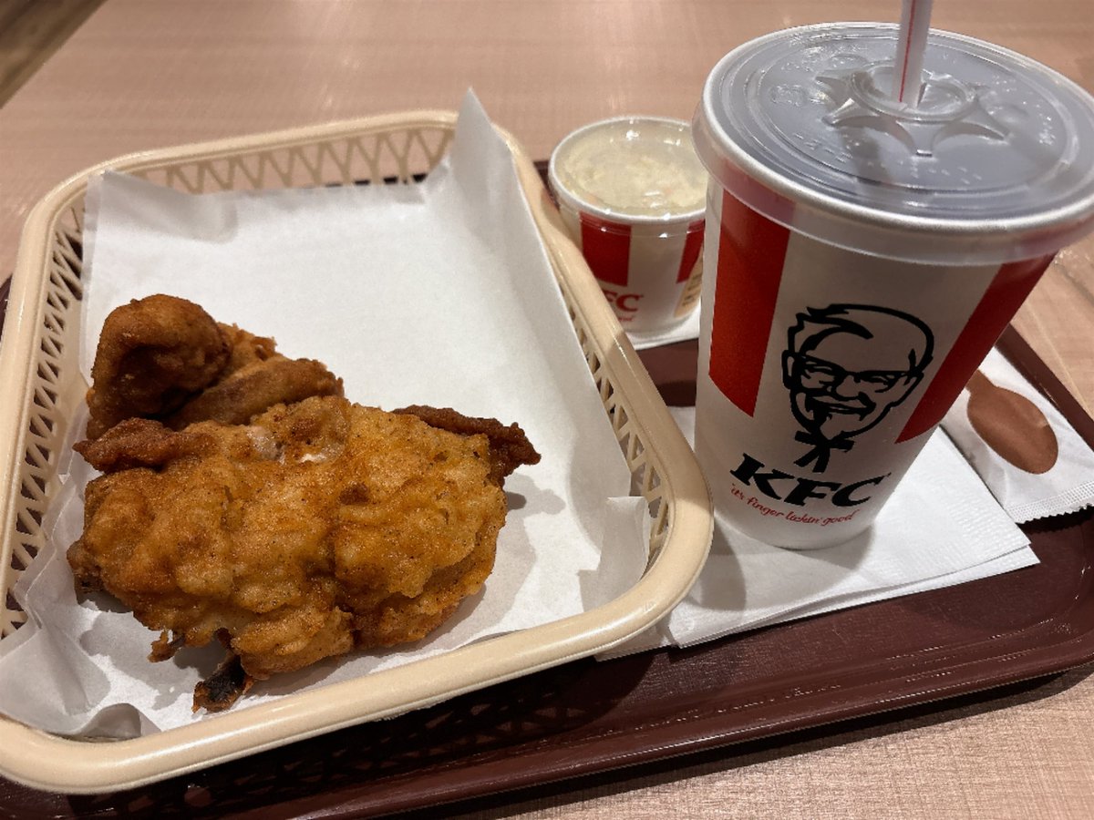 nmyaaachi's tweet photo. 晩ごはん
ニワトリの日だからめっちゃ混んでる！ https://t.co/GPycPgvuLB