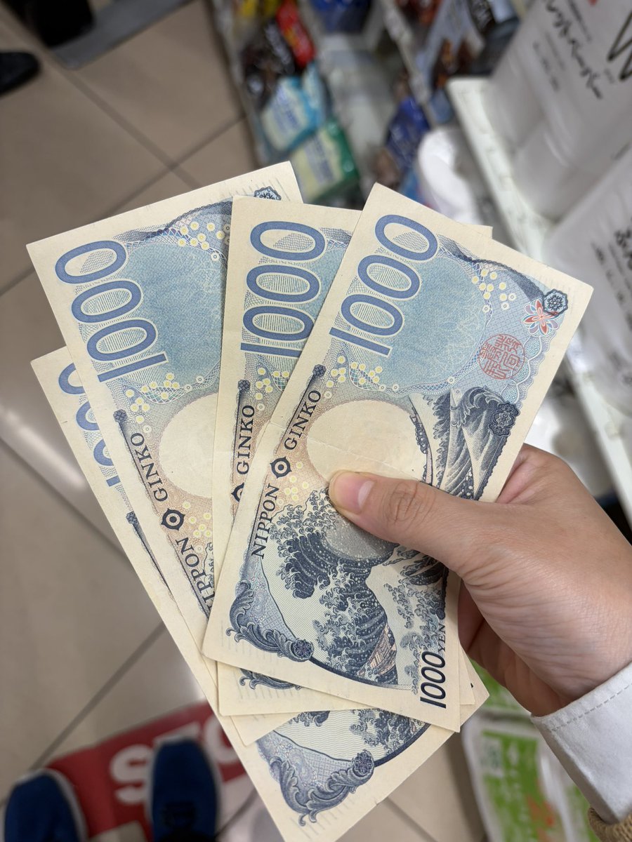 asmy_cro's tweet photo. エドワードぉ！！！！！！！等価交換だ！！！！！！俺の残金4,000円を！！！！！！お前に注ぎ込む！！！！！！！！行くぞ！！！！！！！開け真理の扉ぁぁぁぁぁぁぁ！！！！！！！！！ https://t.co/sq2aoB7M80