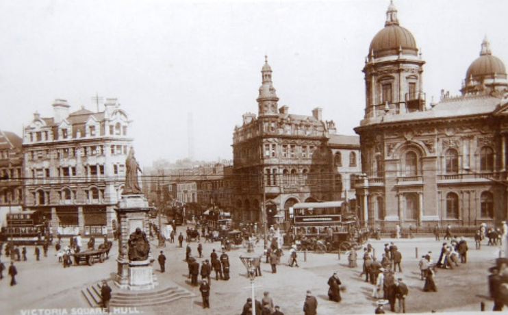 Hull_Museums's tweet photo. Queen Victoria Square, 1907 π· #HullMuseums #OldHull #HullHistory https://t.co/qJIL4RPzQO