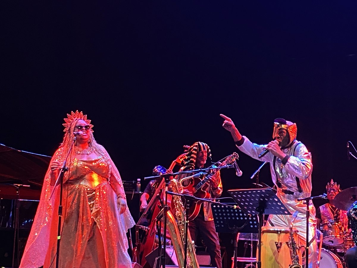 WarrenSveekc's tweet photo. Increíble show de jazz anoche! La banda tocó temas clásicos con una energía brutal, el público cantó y bailó sin parar. Volveremos pronto! （昨晚的爵士演出太赞啦！乐队用超燃的能量演奏了经典曲目，观众们全程又唱又跳。很快再见！）， https://t.co/8WxjGgFOt0