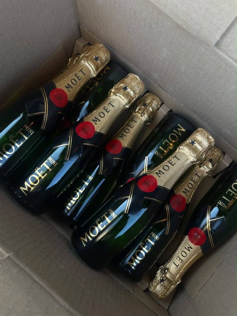 DukePercy1's tweet photo. Hello 👋. 
If you are looking for drinks and wine plug, I am very much available. Distance is never a barrier. https://t.co/HtkxAc6cSP