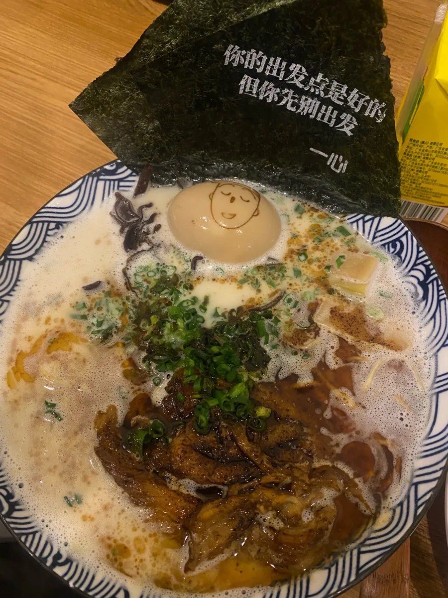 brnchri887's tweet photo. Midnight ramen steam curls into the cool night air, a single flickering warm bulb lighting up this tiny corner—comfort for the soul, served just for late wanderers.， https://t.co/iKIqQGqhHn