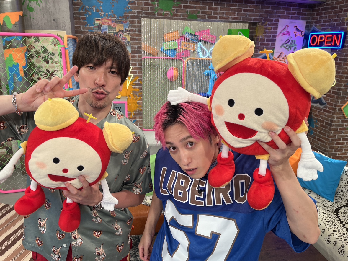 cx_mezamashi's tweet photo. あす29日(火)のEXITのおめざめトークは…「人から褒められて気づいたこと」👀
りんたろー。さんが後輩芸人から
「漫才のときのリアクションがスゴイ！」と褒められたそう✨
でも実はそこには、まさかの理由が…⁉️🤭 https://t.co/wqLJhptOwj
