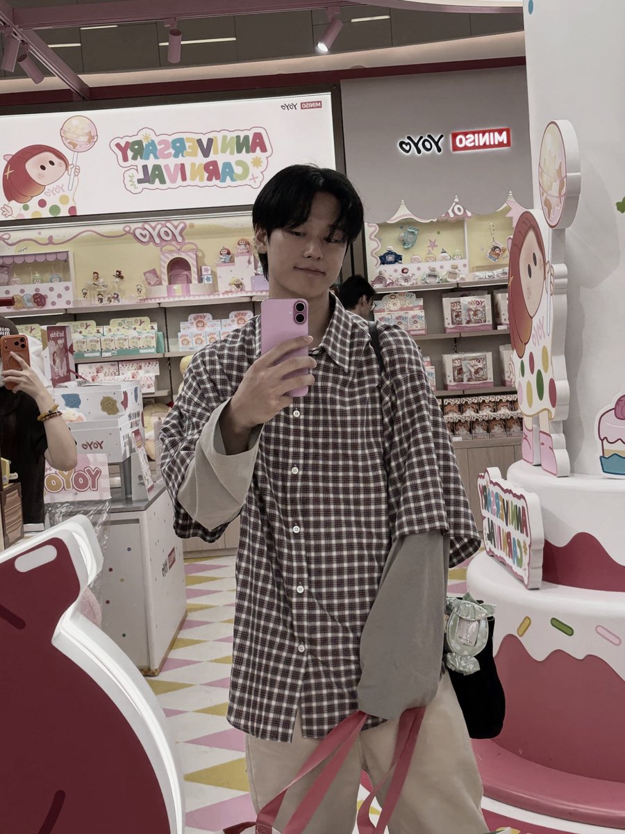 jjuyeonw's tweet photo. A day full of pink. https://t.co/xC9HyHVGUo