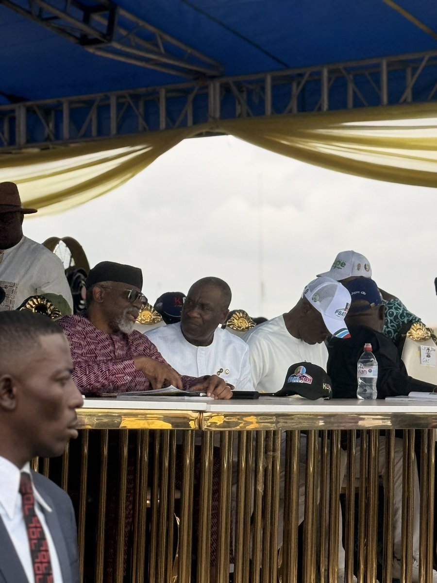 MObanikoro's tweet photo. I joined @drobafemihamzat and other dignitaries at the Gbaja Mega Campaign Rally and Empowerment at the National Stadium, Surulere, Lagos.

Events like this highlight the importance of strong grassroots structures and the collective efforts of people who believe in Lagos. https://t.co/wBRTBcZbif