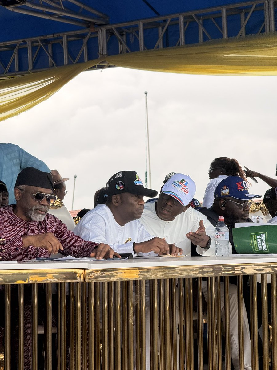 MObanikoro's tweet photo. I joined @drobafemihamzat and other dignitaries at the Gbaja Mega Campaign Rally and Empowerment at the National Stadium, Surulere, Lagos.

Events like this highlight the importance of strong grassroots structures and the collective efforts of people who believe in Lagos. https://t.co/wBRTBcZbif