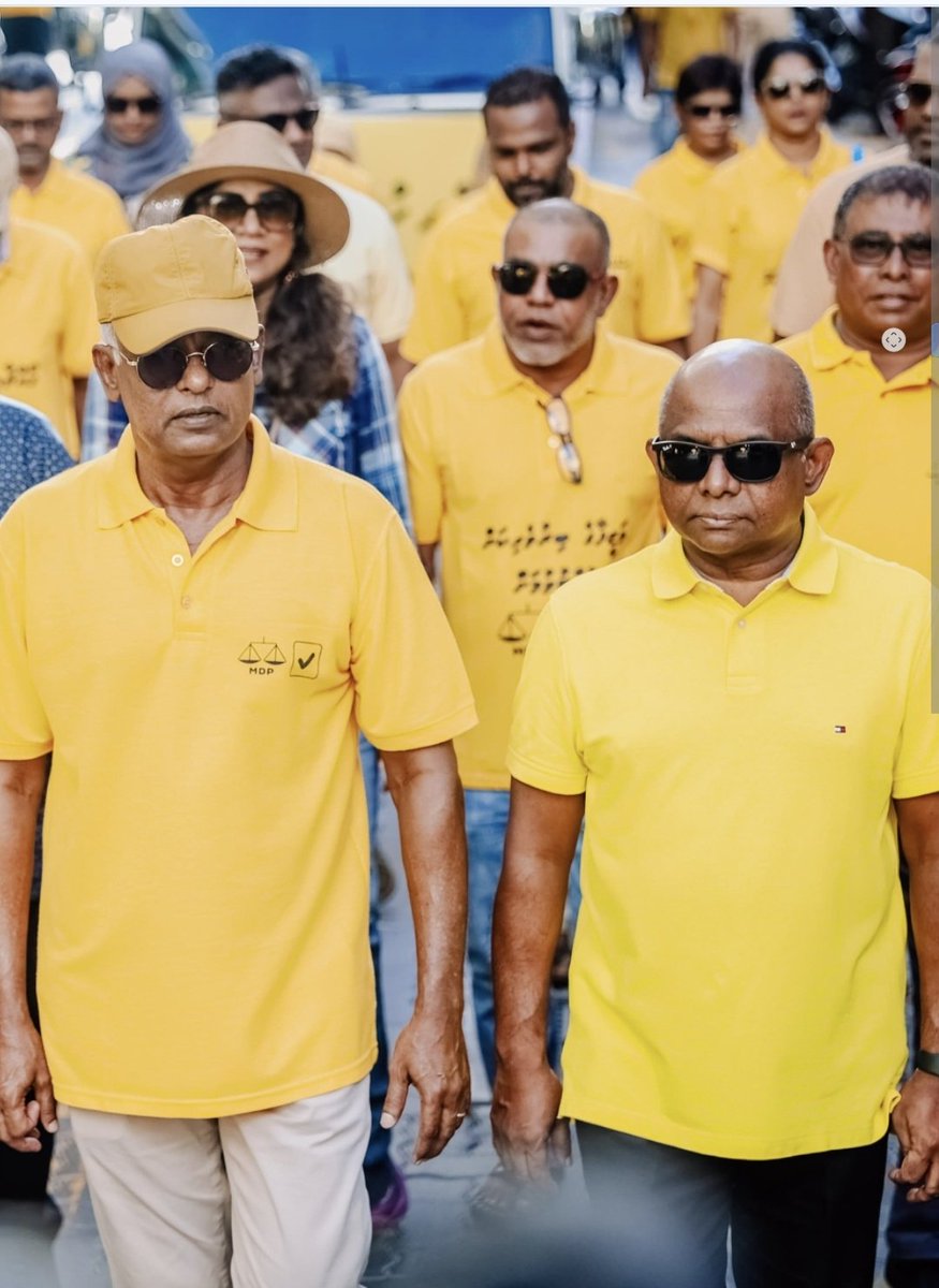 Mohamedfaisalv's tweet photo. އޭރުވެސް މިހާރުވެސް އެމްޑީޕީގެ ވިސްނުމާއި ފިކުރު އޭރުވެސް ވަކާލަތް ކުރެއްވީ ދިވެހި ރަށްޔިތުންނަށް ހައްގުވާ މިންވަރު ހޯދުމަށް މިއަދު ނުކުމެ އެހުރީ ރަށްޔިތުންގެ ޖީބު ތަނަވަސްކޮށް ގެއްލެމުންދާ ހައްގުތައް އަންބުރާ ހޯދުމަށް ..  ވޯޓްދޭންވީ އޮނަރަބަލް އަބްދުﷲޝާހިދު އަށް .@abdulla_shahid @aabaareh 
#FudhuntheriDivehiRaajje