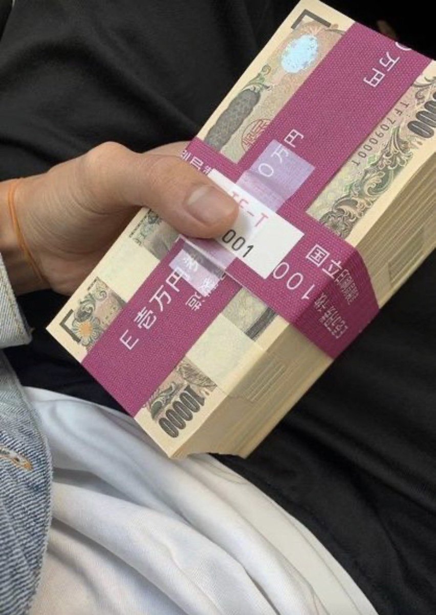 Alilubr27's tweet photo. ATMでお金おろしたら
思わず２度見

誰ですか
正直に言いなさい

絶対 片付けしてた時に発見されたお金で預けたでしょ？w

ちゃんと先祖さんに感謝しなさいよw

私はこれをコンビニで使おうと思ったら店員が若い子と外国の方で対応できなくて現在のお金で会計しましたよw

記念に保存します。 https://t.co/omLn1YTJdK