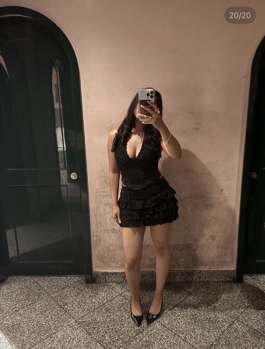 desiexp2026's tweet photo. Expose #40

Name - Shakira
Age - 20

Loser who sent me her used to get ball busting threats from her on Snapchat~ how pathetic 🤭

#desi #cuck #goddess #wankchat #gym #mommy #musclemommy #wankbattle #indian #india #pakistan #feet https://t.co/KHaugUbAFI