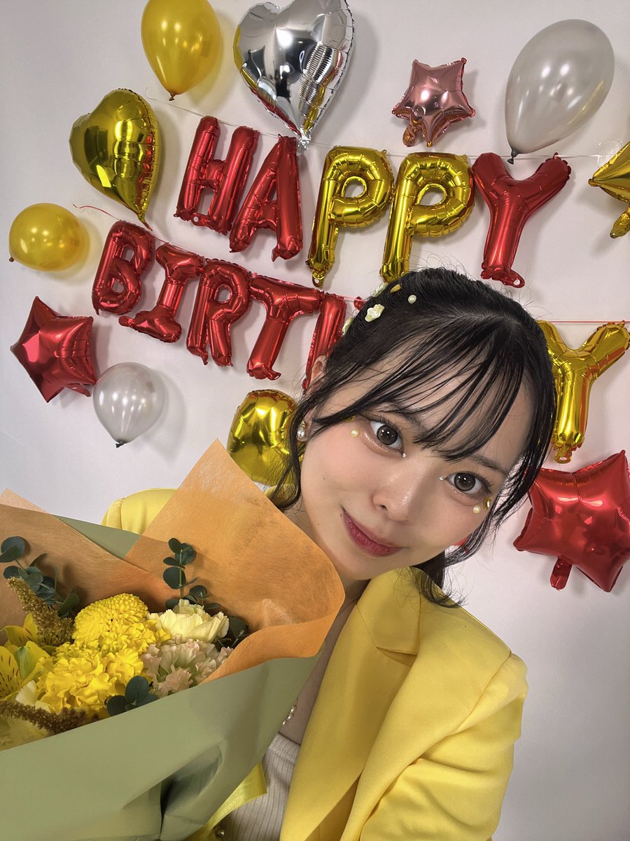 KasumiRena_0928's tweet photo. 本日誕生日を迎えました🎊🐣
顔出しやSNSを始めてから約1年
沢山の方からお祝いの言葉をいただき、本当に幸せです。
もっともっと成長して、応援してくださる皆様に、推しててよかったと思っていた抱けるよう。精進します❗️
これからもよろしくお願いします🙇‍♀️ https://t.co/AXPj6B0Asv