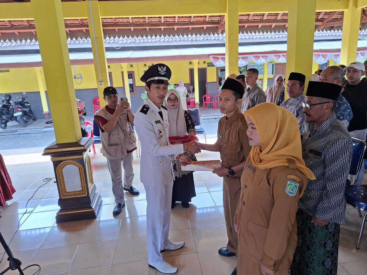 humaspandaan's tweet photo. POLSEK PANDAAN MONITORING KEGIATAN PELANTIKAN DAN PENGAMBILAN SUMPAH/JANJI PENGANGKATAN DALAM JABATAN PERANGKAT DESA TUNGGULWULUNG
Polsek Pandaan melaksanakan monitoring kegiatan Pelantikan dan Pengambilan Sumpah/Janji Pengangkatan Dalam Jabatan Perangkat Desa Tunggalwulung. https://t.co/6hLdazJdZV
