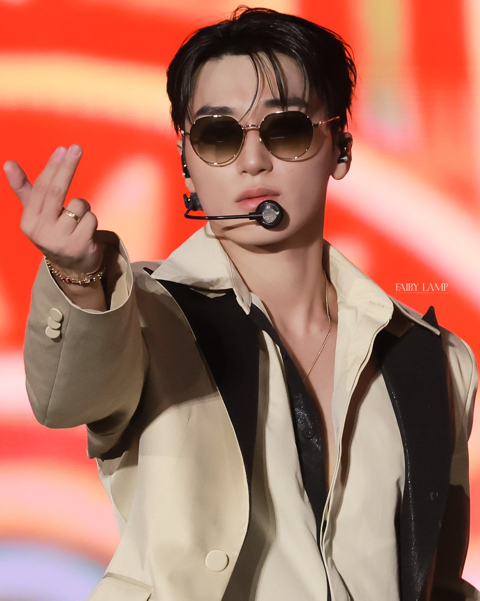 fairy_lamp710's tweet photo. 260919 TMA

#CHOISAN #SAN #최산 
#サン #ATEEZ #에이티즈
😎🫶 https://t.co/laJuwb3tBA