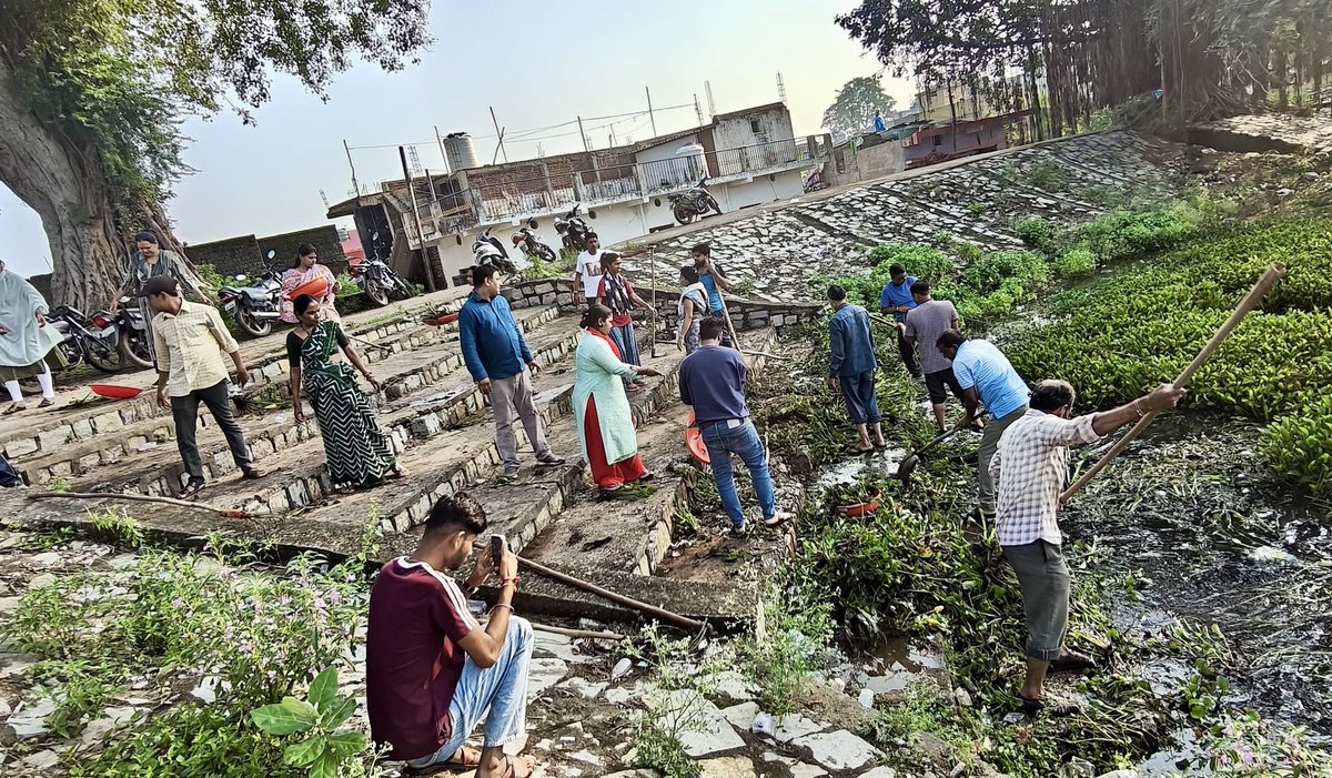 KabirdhamDist's tweet photo. सेवा संकल्प एवं स्वच्छता ही सेवा अभियान के अंतर्गत नगर पालिका परिषद कवर्धा में बावा तालाब सफाई कार्यक्रम आयोजित कर जनप्रतिनिधियों, अधिकारियों, कर्मचारियों एवं नागरिकों ने श्रमदान किया।

#SevaSankalpAbhiyan #SwachhataHiSeva #Shramdaan #SwachhKawardha #Kawardha https://t.co/rZHI1J1iME