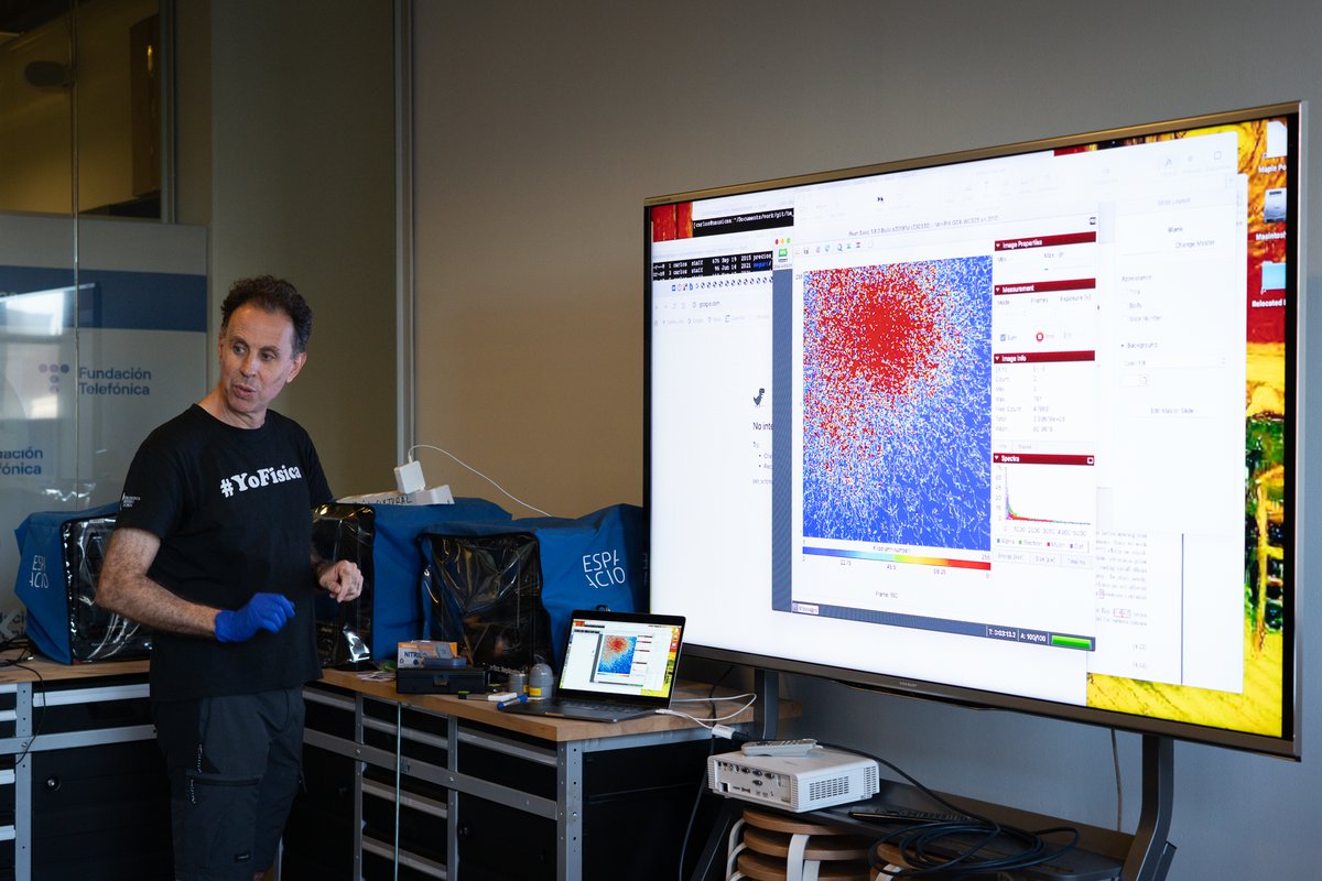 ift_uam_csic's tweet photo. 🔬 El IFT participó en la #NocheEuropeaInvestigadores con “A la caza de las partículas”, acercando la física de partículas al público con el detector Timepix. ⚛️
¡Gracias por acompañarnos! 🚀
#IFT #CSIC #Ciencia https://t.co/f7RtwXppQq
