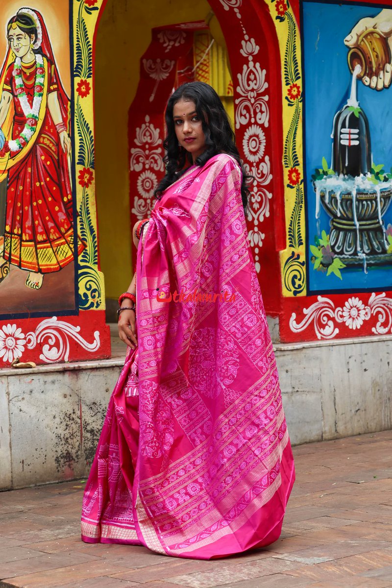 Utkalamrita's tweet photo. The Rani Seven Wonders of the World Sambalpuri Silk Saree from our Devi Collection celebrates Odisha’s artistry and heritage. Shot in Old Town Bhubaneswar, it reflects timeless craftsmanship. Sambalpuri Handloom carries a GI Tag. Get 20% OFF with code PUJA20. https://t.co/GOU1Cp1pAi