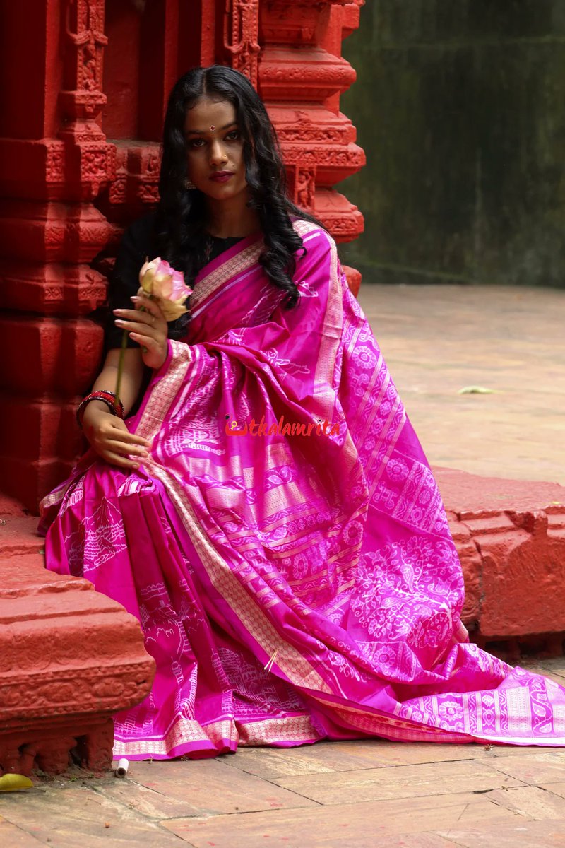 Utkalamrita's tweet photo. The Rani Seven Wonders of the World Sambalpuri Silk Saree from our Devi Collection celebrates Odisha’s artistry and heritage. Shot in Old Town Bhubaneswar, it reflects timeless craftsmanship. Sambalpuri Handloom carries a GI Tag. Get 20% OFF with code PUJA20. https://t.co/GOU1Cp1pAi