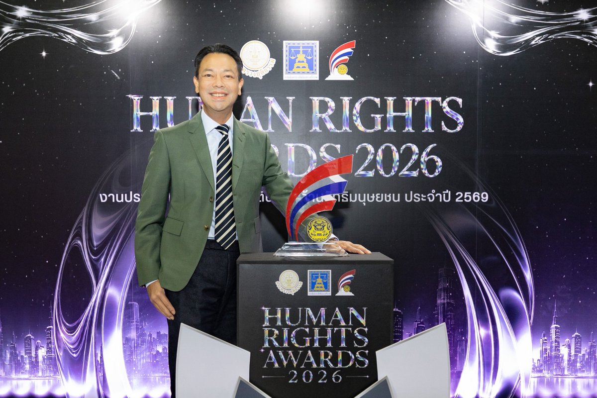 SplendorBiz's tweet photo. #BAM คว้ารางวัลองค์กรต้นแบบด้านสิทธิมนุษยชน “ระดับดีเด่น” ต่อเนื่องเป็นปี 3 ตอกย้ำภารกิจ “โรงพยาบาลแก้หนี้” คืนโอกาส คืนศักดิ์ศรี ให้คนไทยกลับมายืนได้อีกครั้ง #บสก
.
อ่านต่อคลิก : https://t.co/DR37iYborj https://t.co/7C9K39OhCO