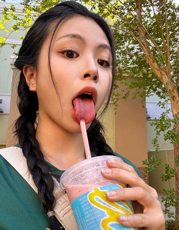 Chloe__wtf's tweet photo. girl boss in the making https://t.co/SpG8c4JgXk