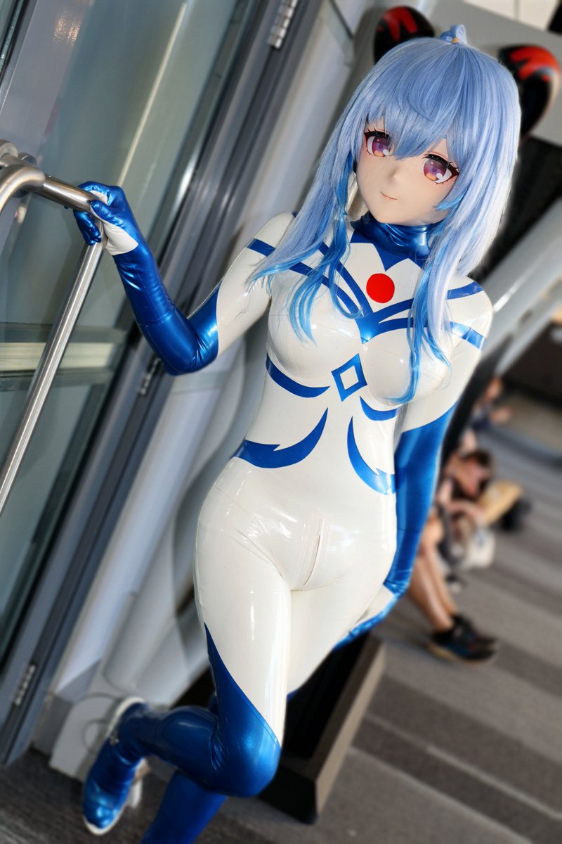 kigmiyu1's tweet photo. Ganyu looks so good in her full latex combat suit. 💙🔥 
👗 @liyaroom 
📸 @FuseichiYume https://t.co/2b5DK5JyOK